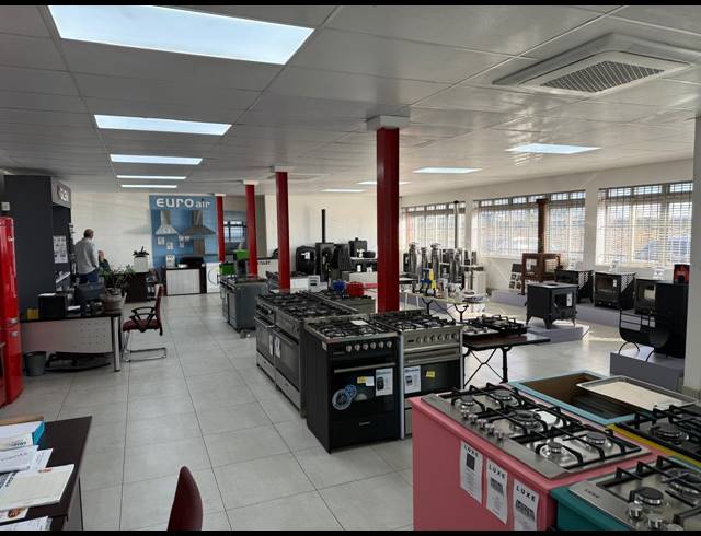 1,400M² WAREHOUSE TO LET IN PAARDEN EILAND